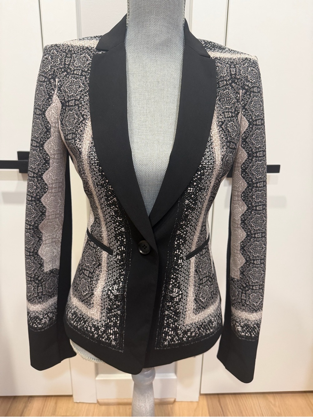 BCBGMaxAzria Black and Cream Patterned Women's Blazer